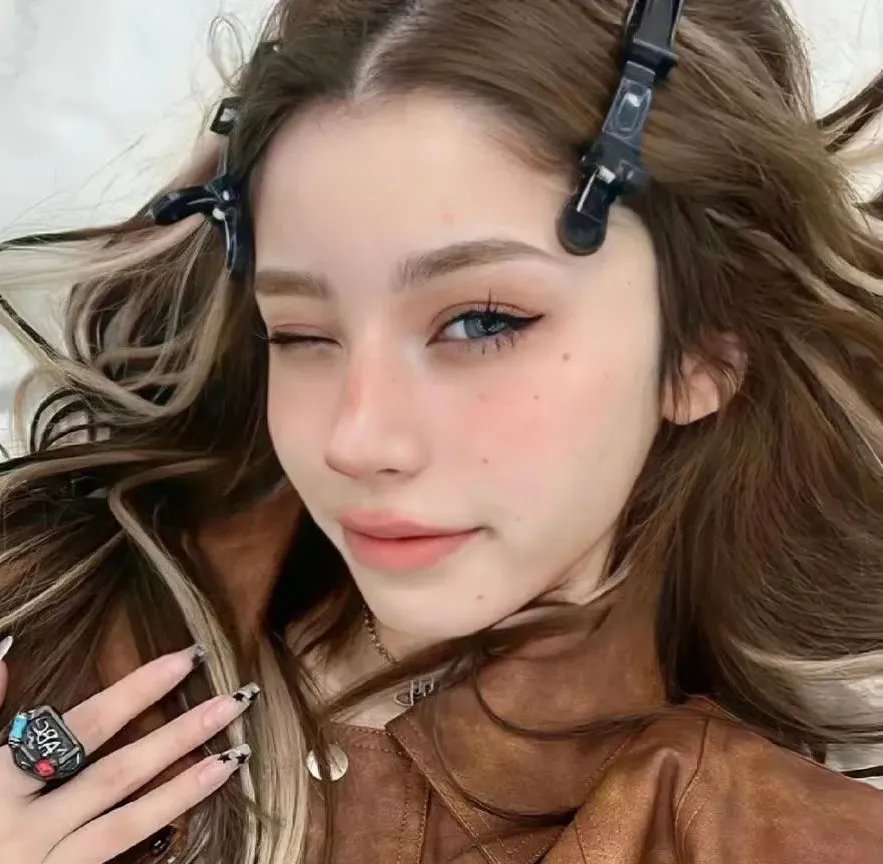 你好,我叫多蕾丝